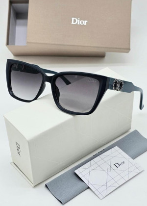 Набор солнцезащитные очки, коробка, чехол + салфетки 2150301